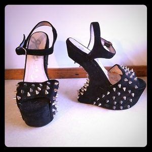 🔥Spiked Gravity Platform Shoes 🔥